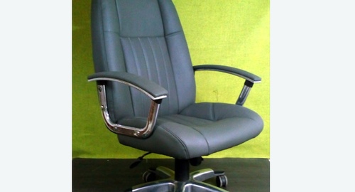 Перетяжка офисного кресла кожей. Минусинск